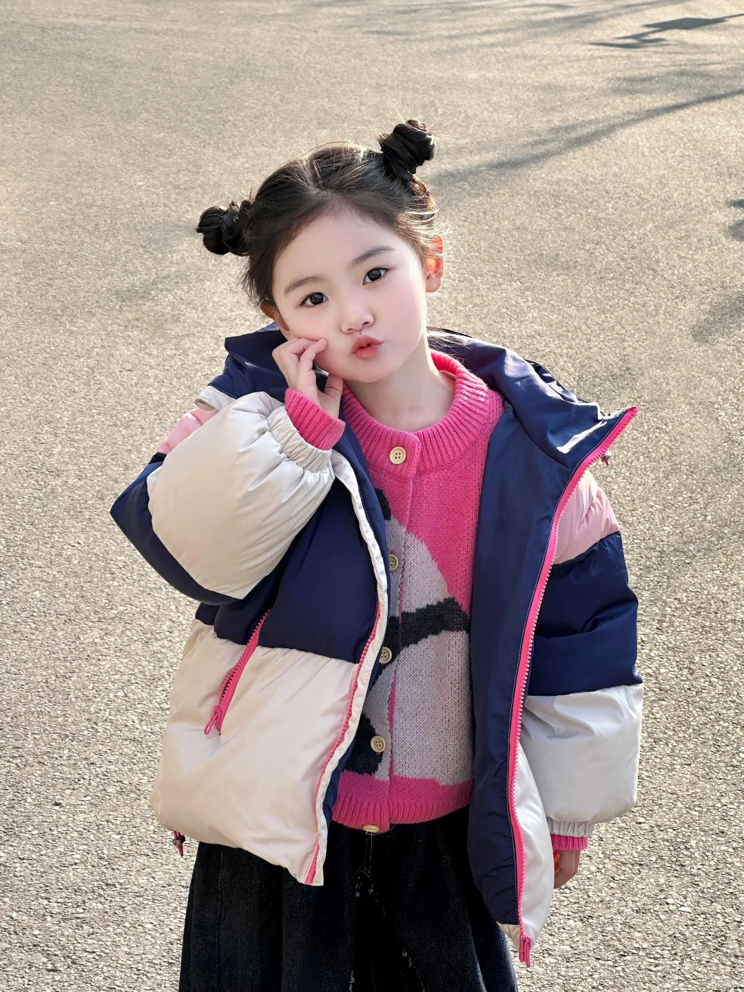 双丸子头女孩好可爱～