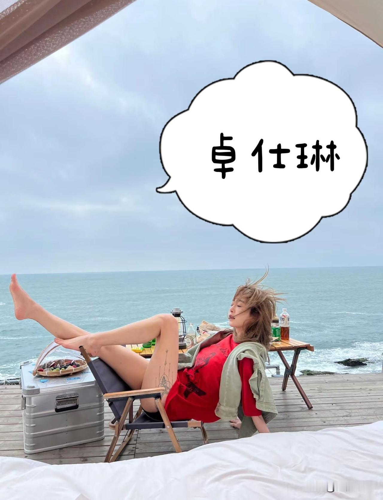 卓仕琳
是怎么出圈的？
其实是靠一张“一字马”的图片，这也给她打上了腿长的标签