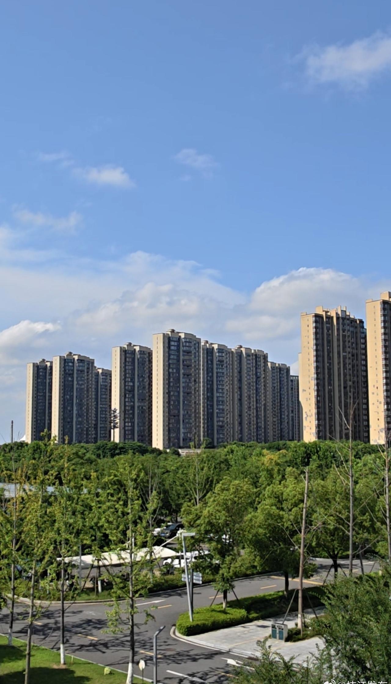 【枝江今日“满分蓝天”上线】今天，你抬头看天了吗？7月14日，枝江 迎来清透湛蓝