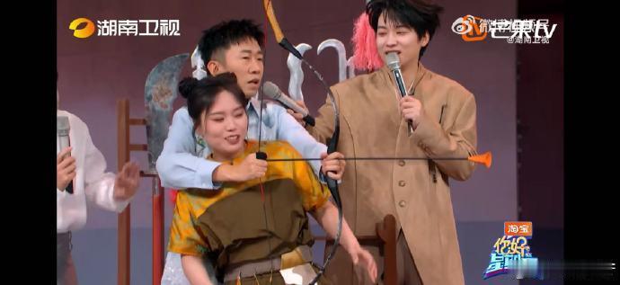 李雪琴李雪琴杨迪凑一块太有节目效果了你好星期六 忠心值拉满但准头为零！杨迪改名“