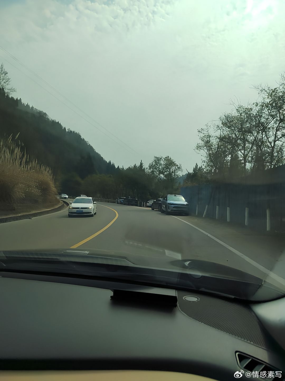 随手拍“一旦察觉到自己的状态不对，一定要把自己救上来。你不能因为某些事、某些人，