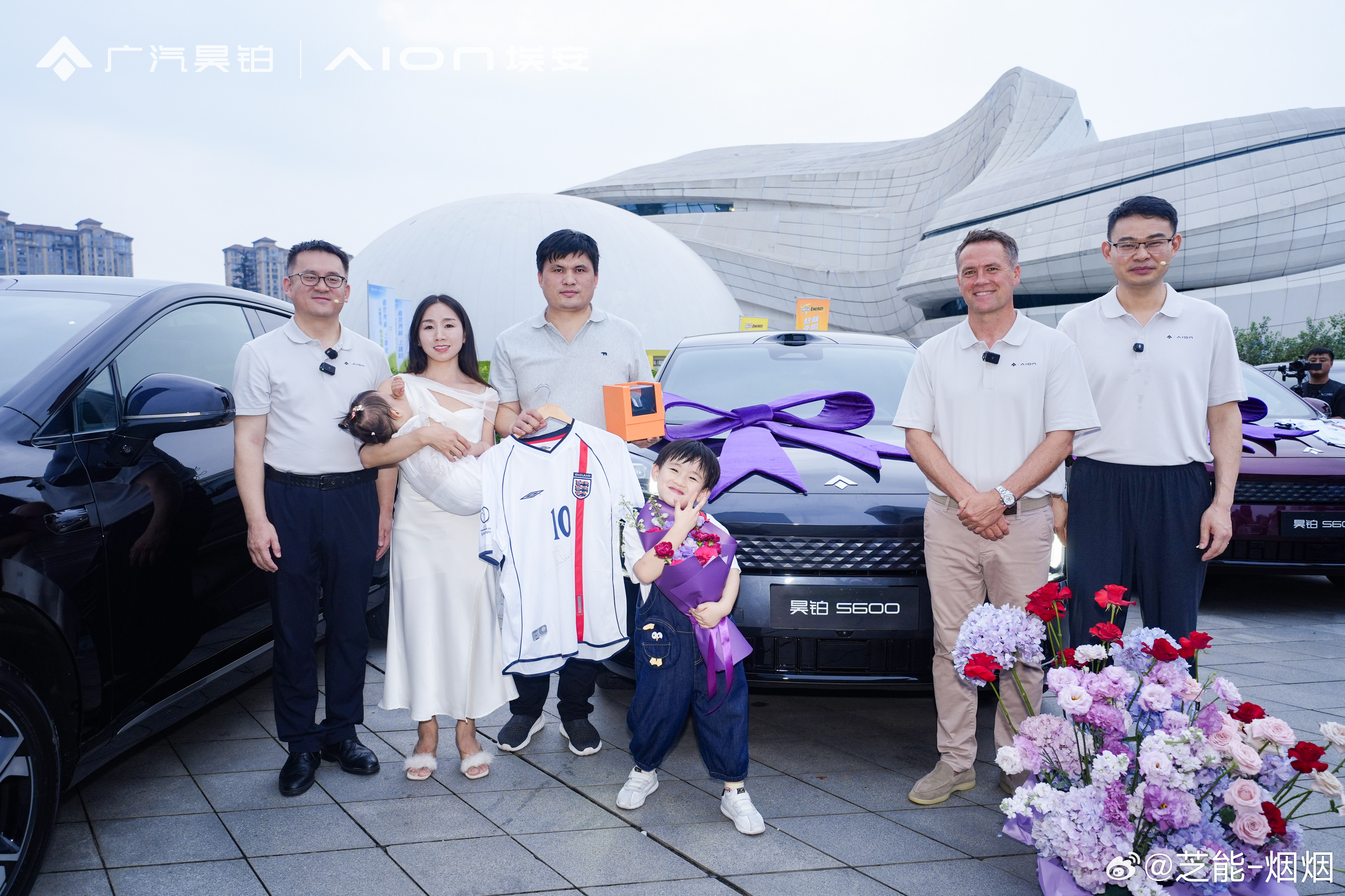 这次世界杯决赛以后，请到了欧文交车，这待遇真的可以世界杯决赛后欧文给昊铂S600