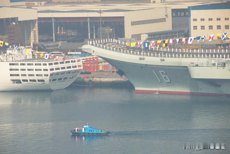 中国军舰南海围观多国军舰演习说明啥 美菲澳新四国在南海联合演习，本想秀“肌肉”挑