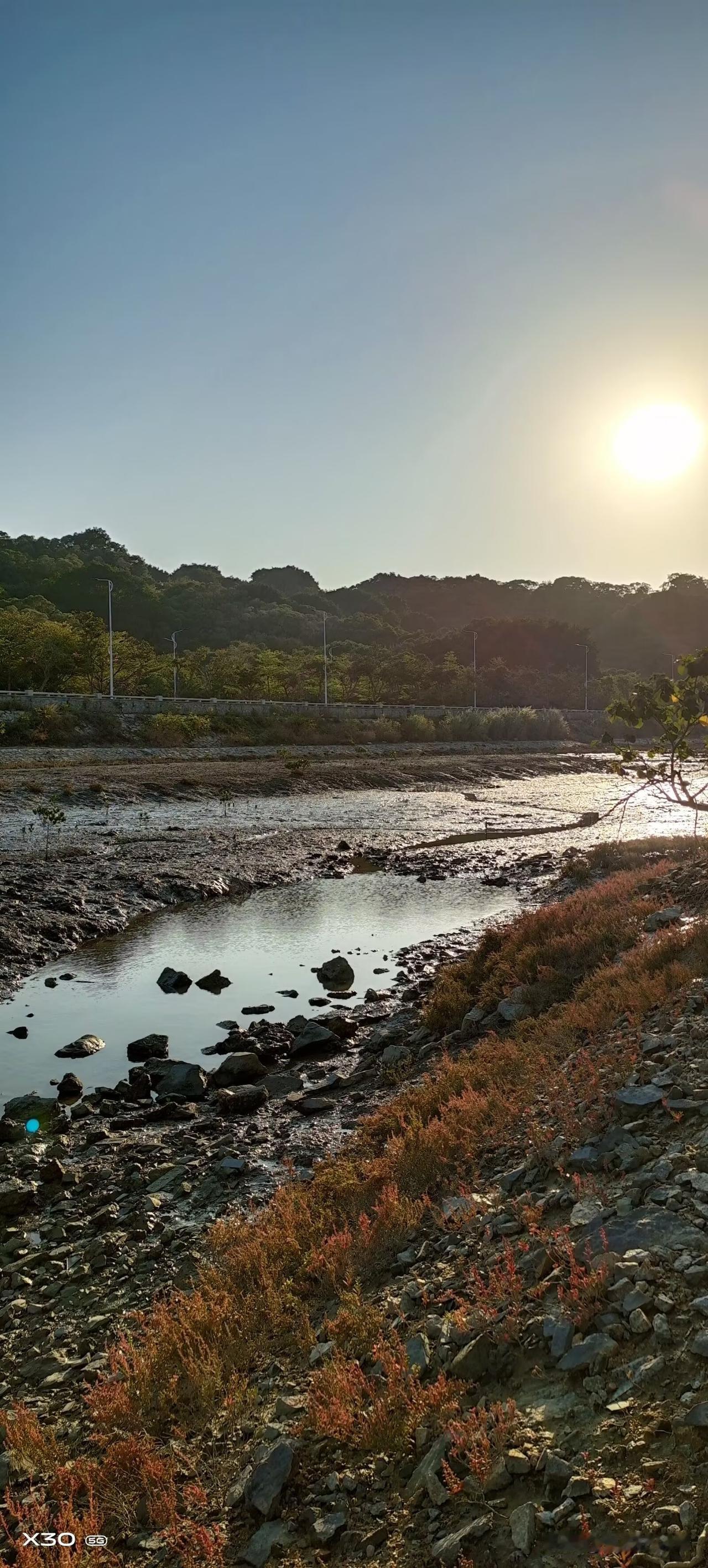 泉州这地方，简直是宝藏城市。它是福建三大中心城市之一，北接福州、莆田，南连厦门，