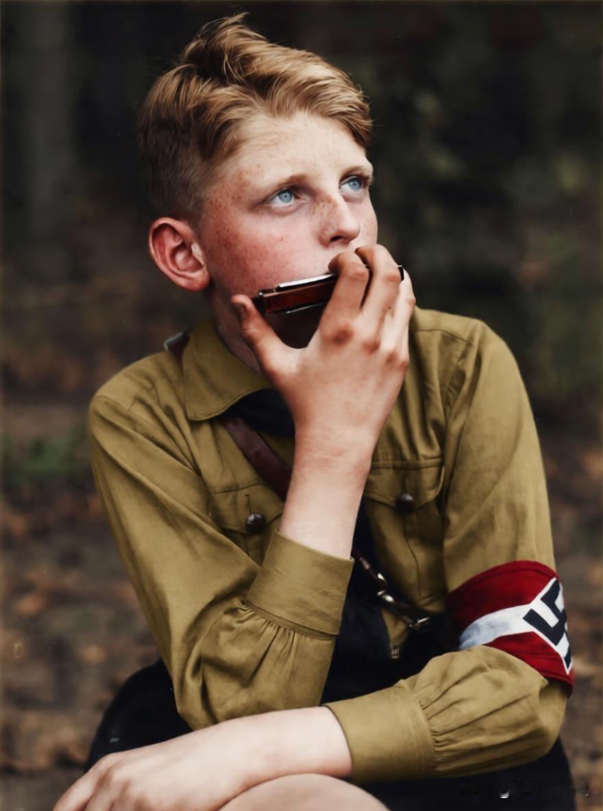 吹口琴的少年

历史 历史老照片 二战德国