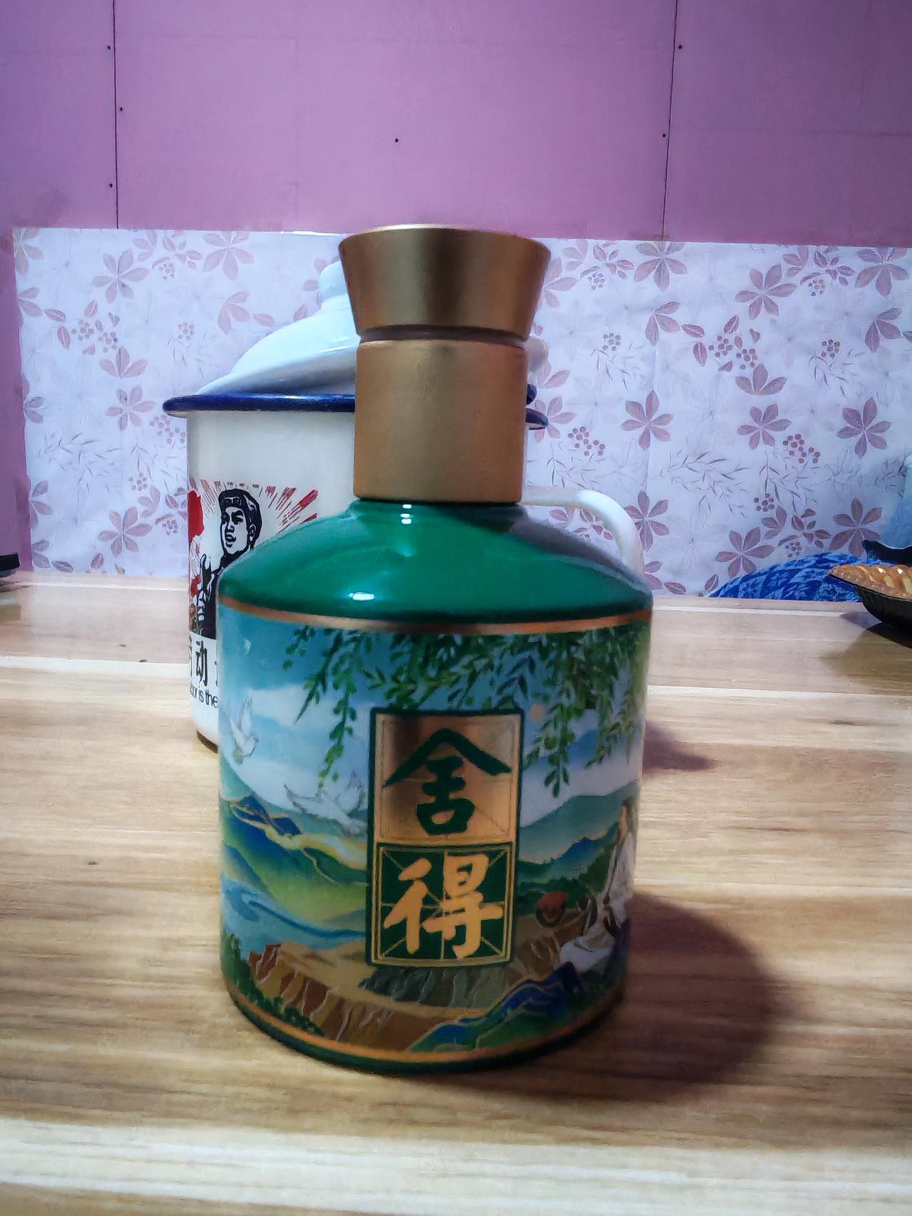男人情绪稳定靠酒和烟，女人情绪稳定只靠钱，从这一点来说，男人不是非怎么的不可，显