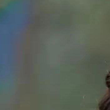 别再夸谭松韵“冻龄”了，那根本不是重点。她今年35岁。接到《逍遥》里肖瑶这个角色