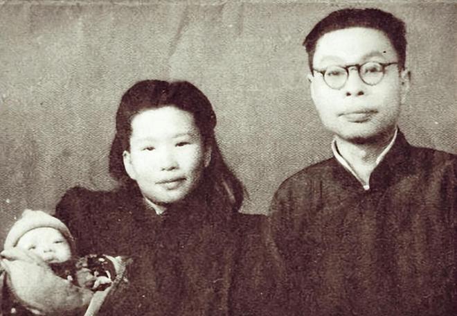 西柏坡16岁女报务员，收到“VVV”泪流满面，70年后终于发出回电。1948年，