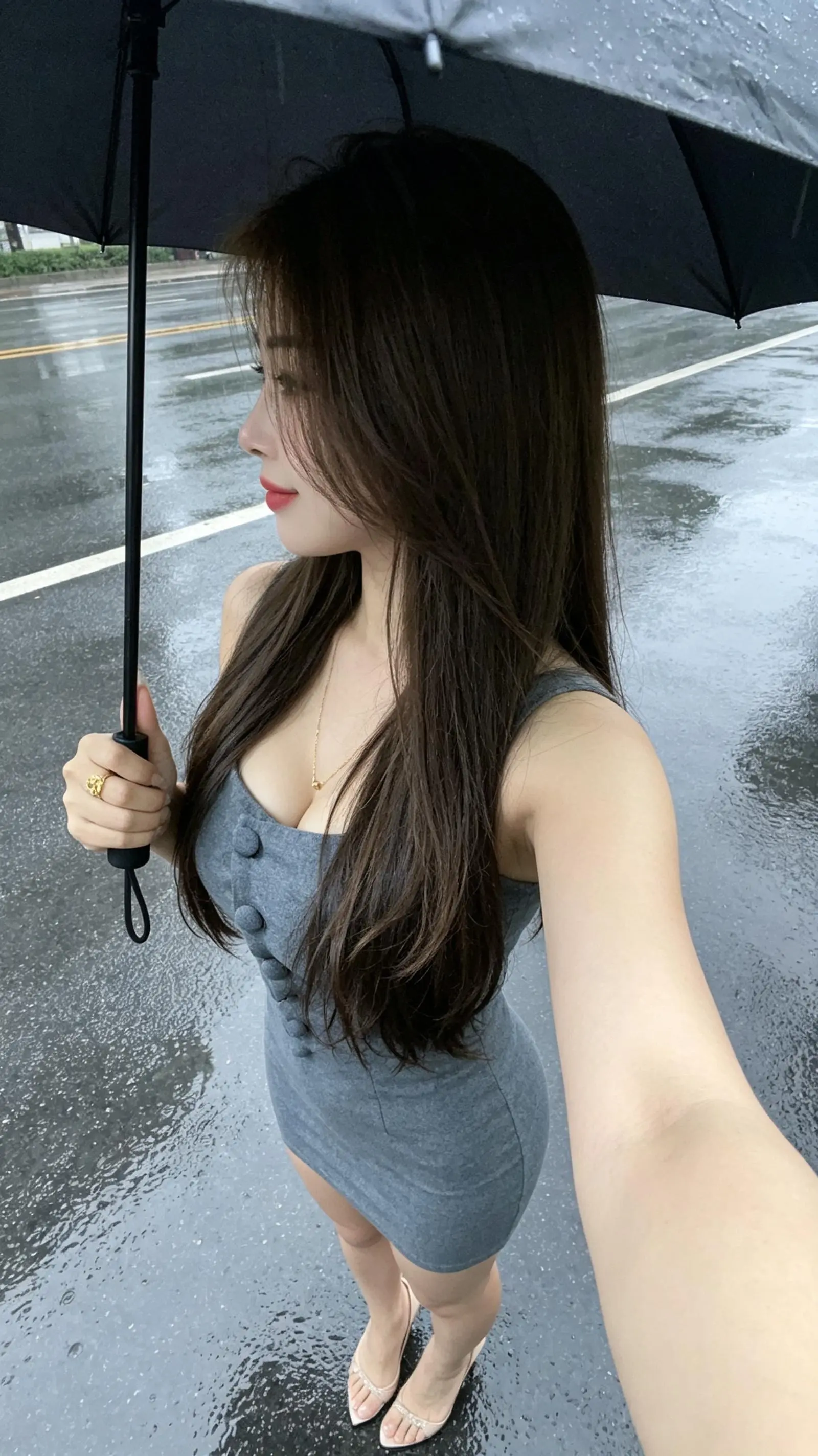 学会平视自己，接纳所有不完美；多多肯定自己，看见自身闪光点；真诚祝福自...