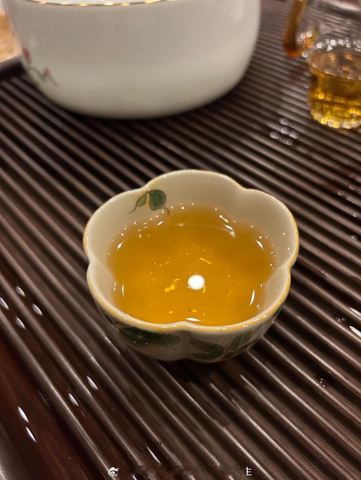 暂时没啥行情，喝杯茶润润喉，顺便回复一下大家的私信黄金黄金原油趋势剖析大师-杜生