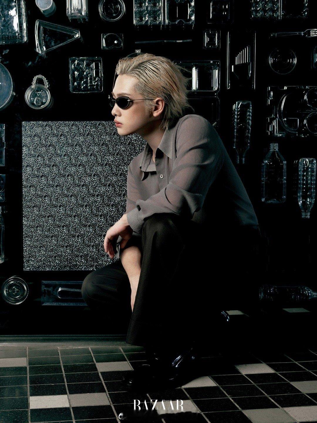 周震南时尚芭莎艺术封面 解锁的“掌心宇宙”！与携手打造的这组大片，将指尖艺术升华