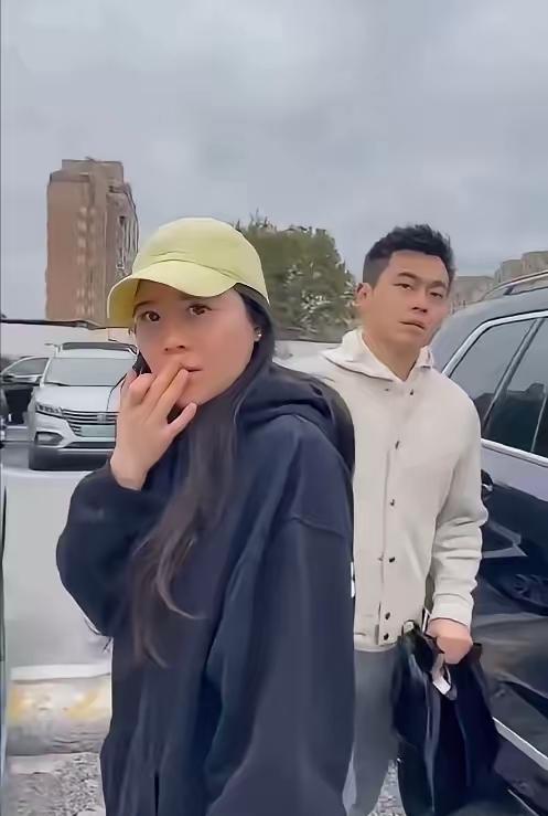 律师丈夫出轨被抓包，居然还理直气壮护小三！原配陪妈看病撞见不堪一幕，他不仅没半分