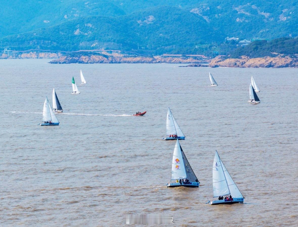 【 】11月16日，2025第三届长三角帆船赛象山站在宁波象山亚帆中心圆满落下帷