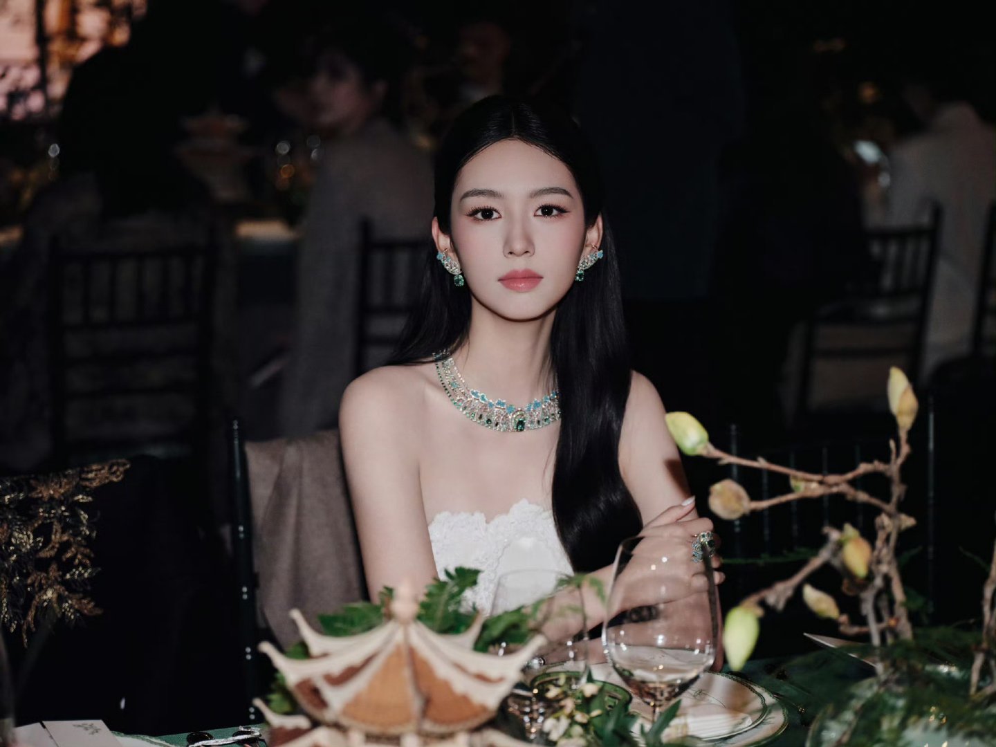 周也周也完全千金大小姐周也的脸从未失手，任何妆造都能以脸接之，简直美爆了啊啊啊啊