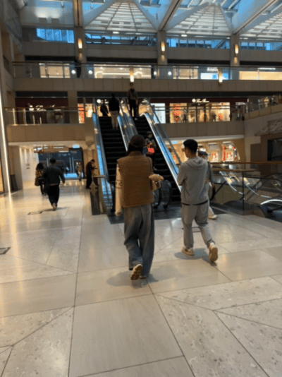 香港商场偶遇奚梦瑶何猷君网友香港商场偶遇奚梦瑶何猷君  逛香港商场时偶遇奚梦瑶何