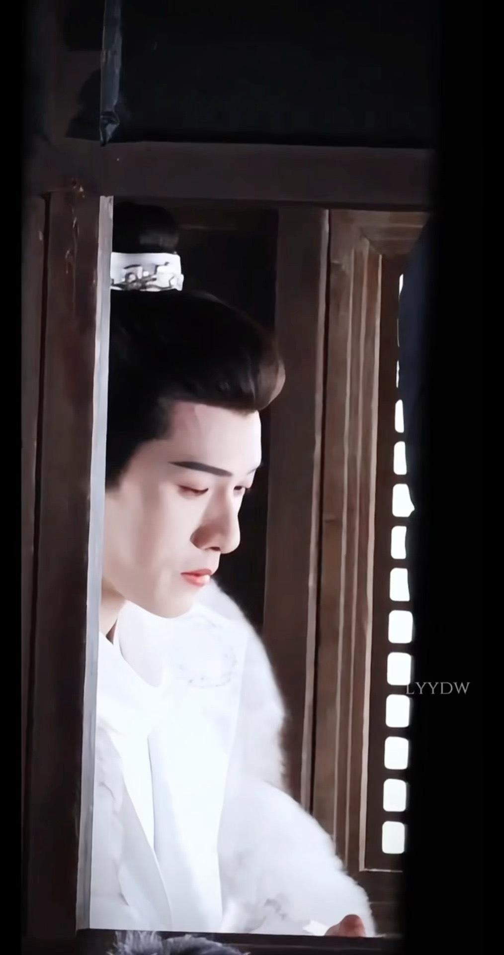 李昀锐仙鹤垂泪，我见犹怜的破碎感，言尚这滴泪简直滴在我心上了💧 