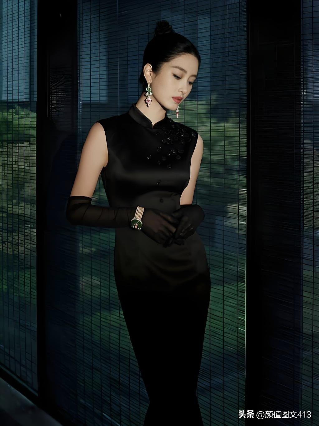 杨采钰，从《芳华》走出的文艺女神。一抹浅笑，法式优雅与东方韵味交织。她是光影里温