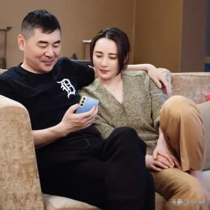 [啤酒]鲁豫问陈建斌:“你求婚浪漫吗？”陈建斌说:“我没有求过婚。”鲁豫满脸不解