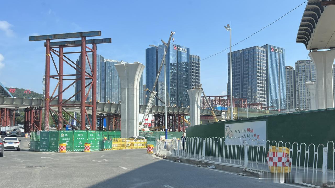 青岛双山隧道工程，近日去凯德广场途经，现场全面提升。从双山隧道口台柳路至福州北路