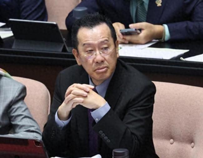 新加坡联合早报今日报道：“针对中国大陆将邀请国民党老兵参加抗日战争胜利80周年阅