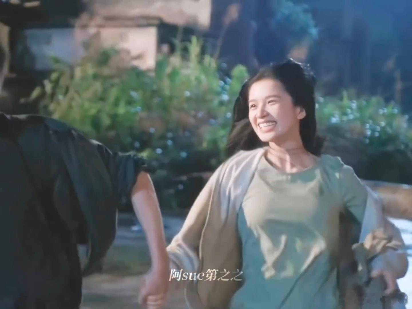 张婧仪跑步的神又发力了捕捉到奔跑状态满分的张婧仪，公认跑步的神这次又交出绝佳镜头