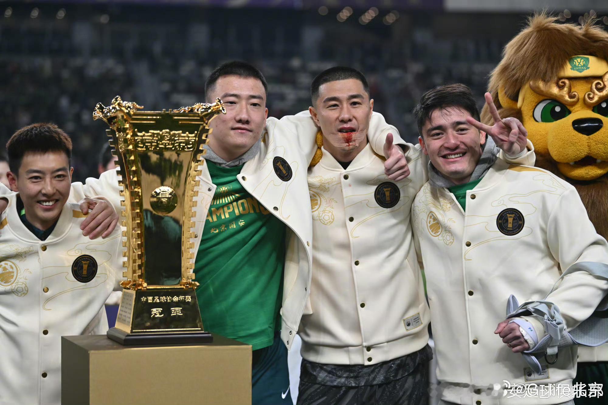 足协杯官方领奖服 官方指导发售价按499元/件 已发足协订购需求。需要时间订购，