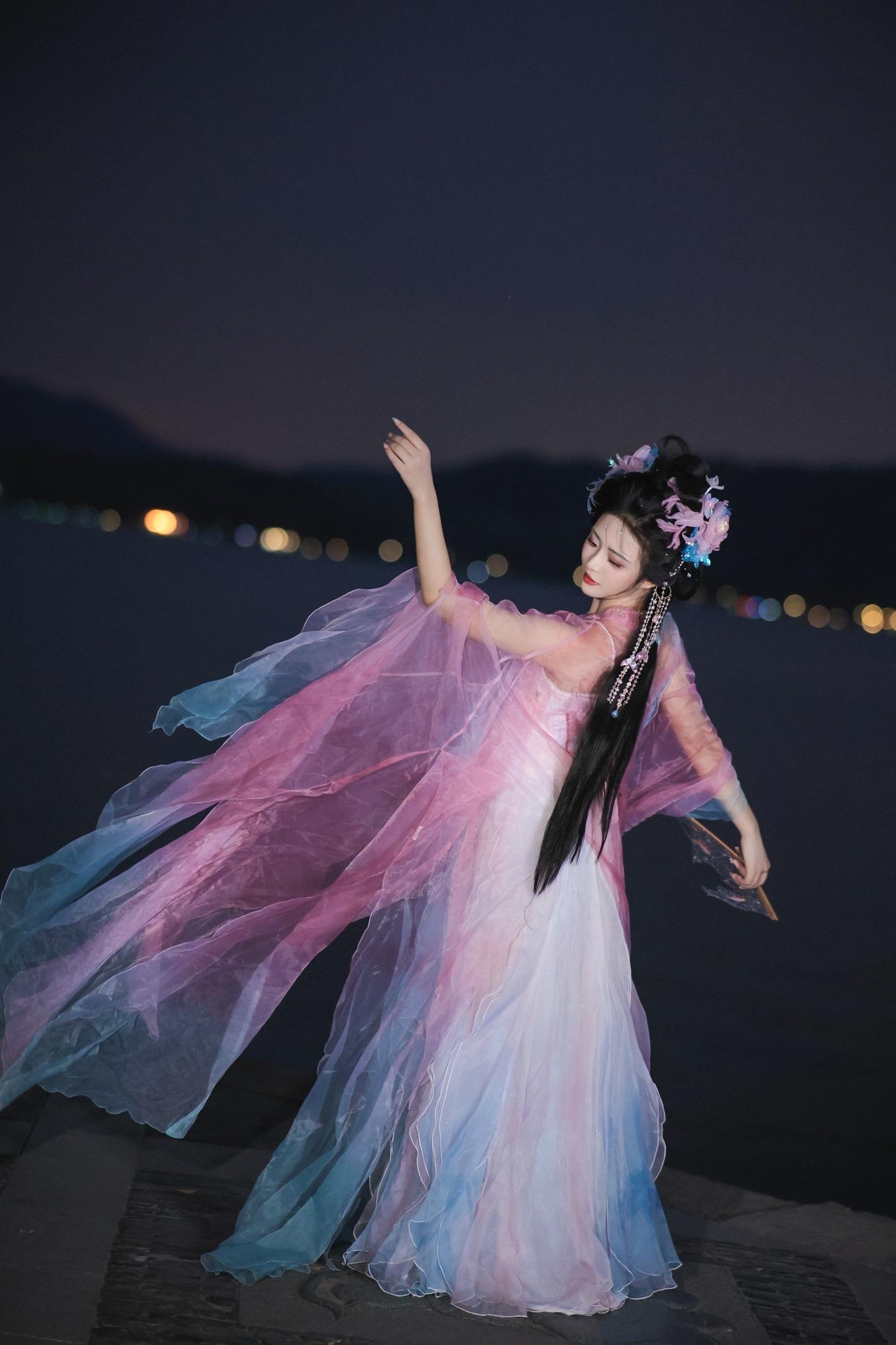 遇到了绝美晚霞，可是没拍到几张。