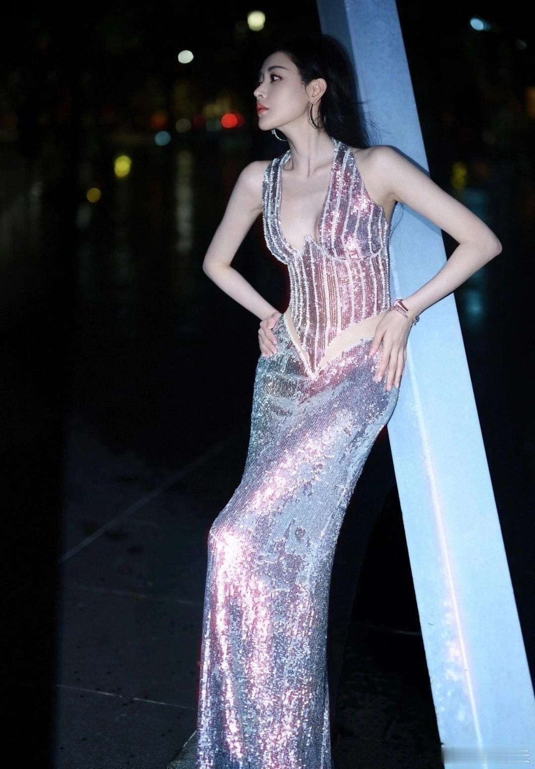 夜色下的美人鱼~张天爱 美女什么时候播剧啊？ 