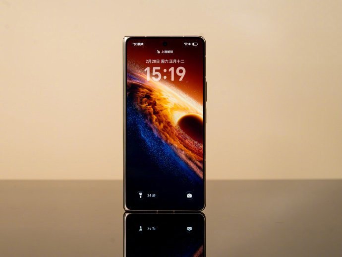 荣耀Magic V6值不值得买起步价8999元，最高配11999元。配置还是不错