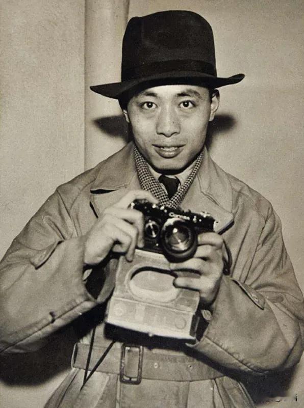1935年，希特勒清空了办公室所有人，只为等待一个中国男人，过了很久，一个瘦弱的