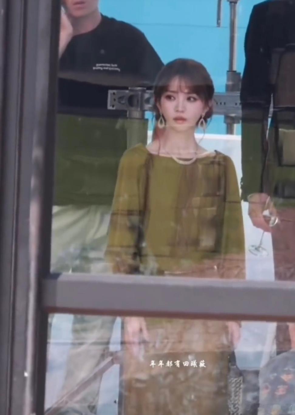 田曦薇《青风吹又生》林青路透，有种油画少女的感觉了！ ​​​