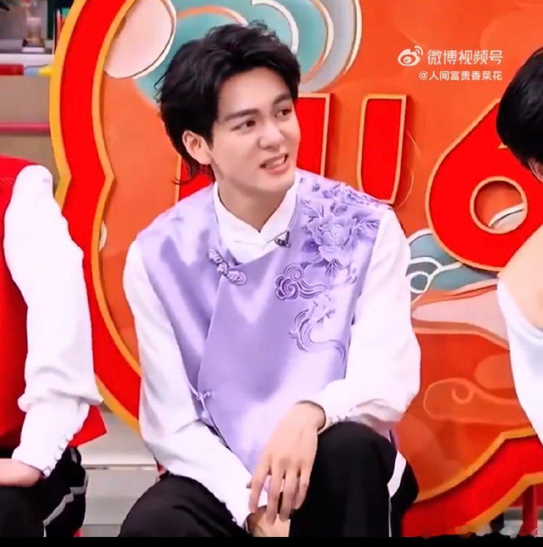 曾舜晞不愧是18岁的表情富翁你好星期六玩游戏也太放得开了！偷偷调皮就算了，还自爆