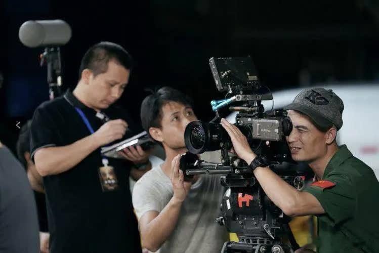 泽连斯基曾向全世界表明了自己的态度：乌克兰可以向俄罗斯投降，甚至乌克兰也可以不加