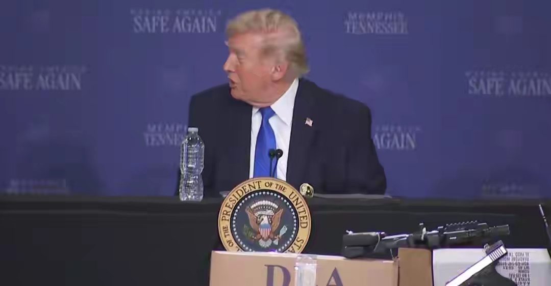 特朗普甩锅赫格塞思：你带头表态要打伊朗。 