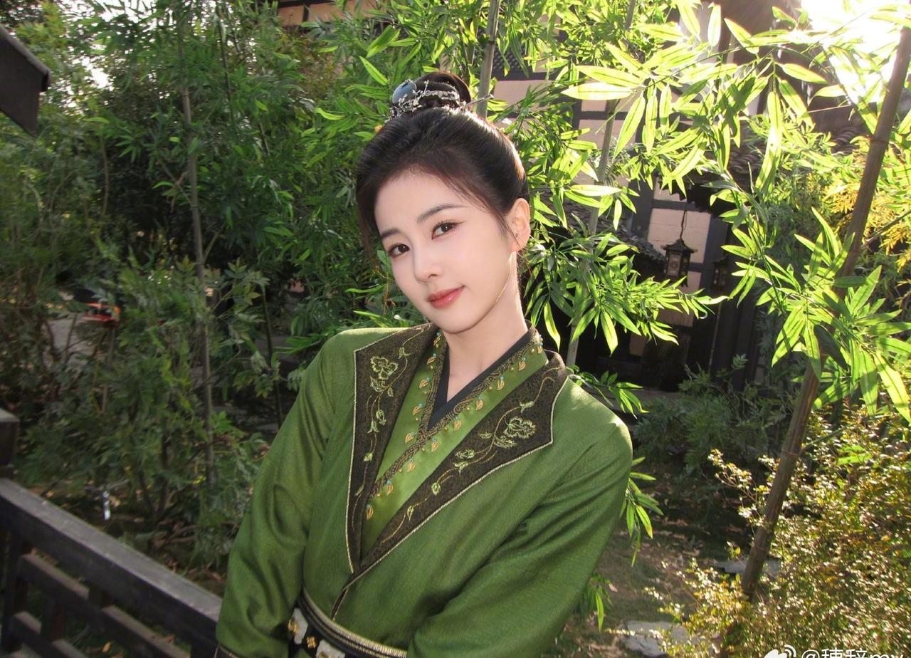 白鹿 bl王鹤棣画白鹿简直是抽象派 bl白鹿回应和跑男团关系 

何止浪漫与爱 