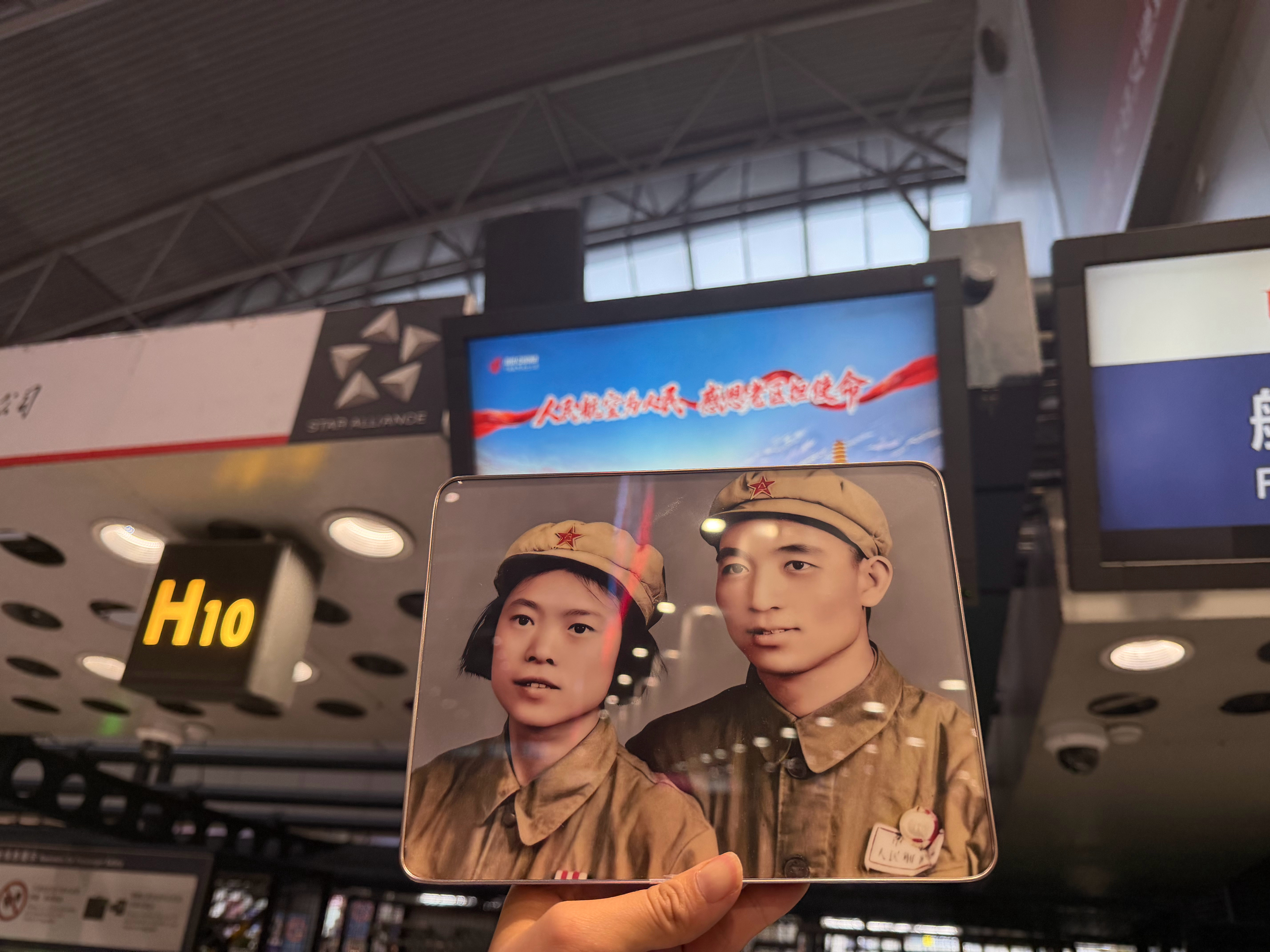 今天，国航C919载旗首飞延安🇨🇳航班号CA1279，起飞时间6:45我们和