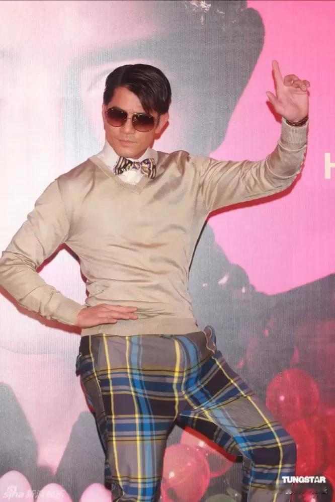 郭富城不愧是“亚洲舞王”，随便一个动作，就帅出天际！