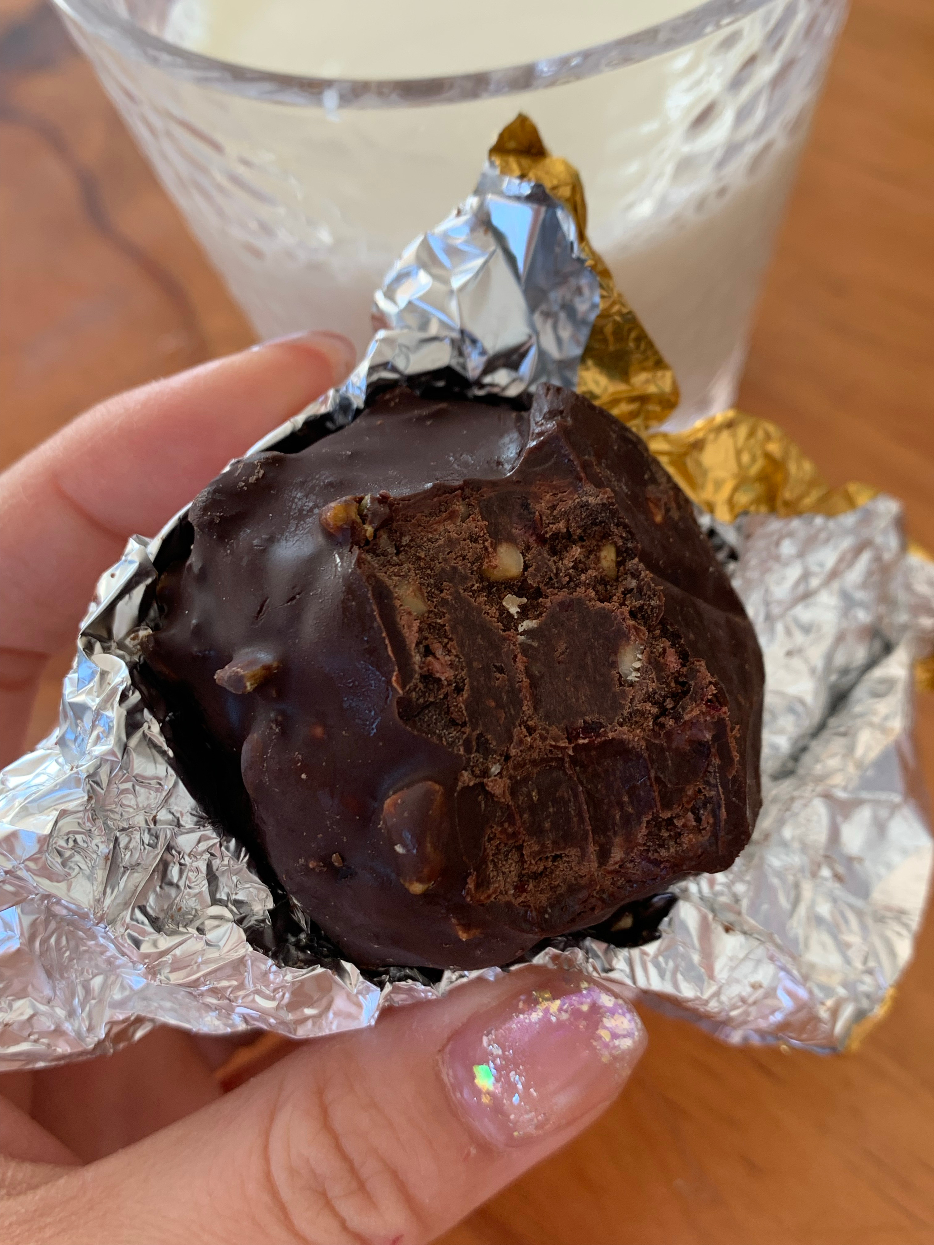 今年不知道咋的巨爱吃巧克力，这个当早餐再喝个牛奶嘎嘎顶饱，爱懵灯了！ 