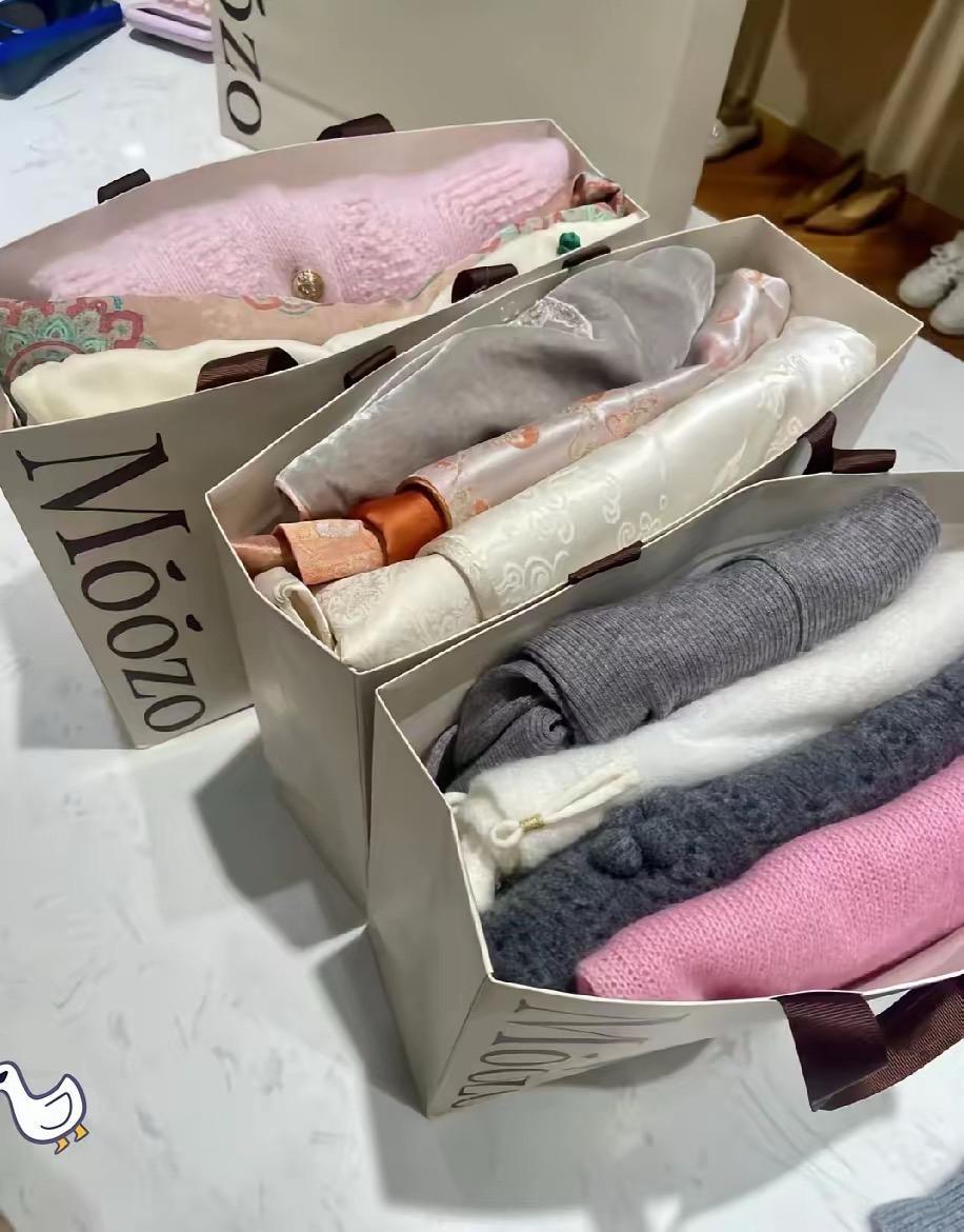 去朋友家她给我几包她的衣服