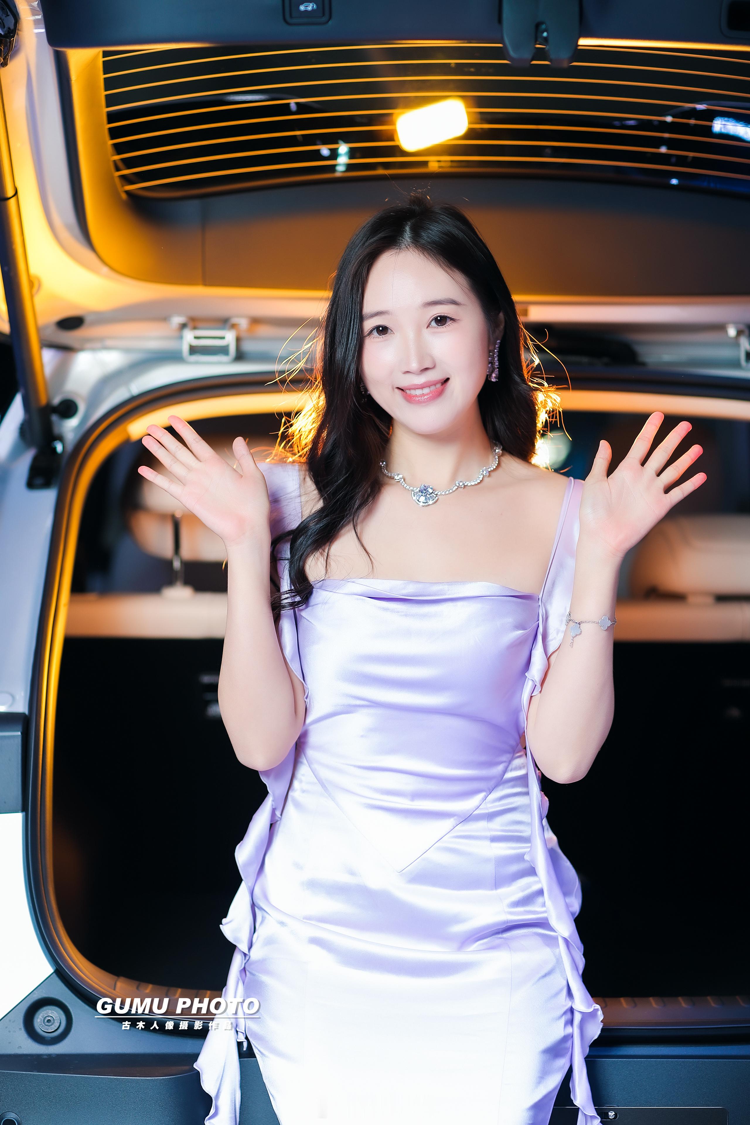 2025成都双十二车展长安启源展台模特小姐姐2025成都双十二车展 