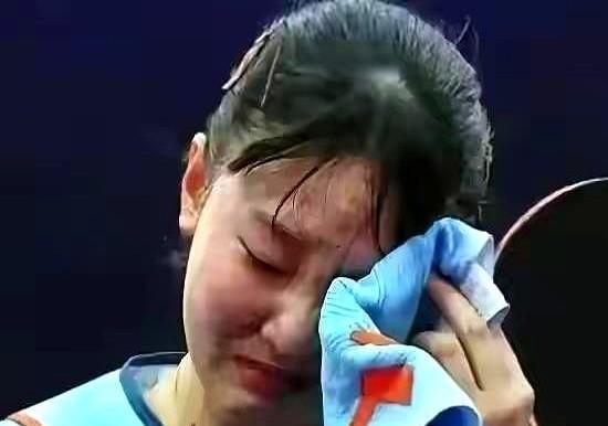 杨诗璐/朱梓予，18岁，积分刚过1800，没人认识的两个小姑娘。
伦敦铜箱馆，女