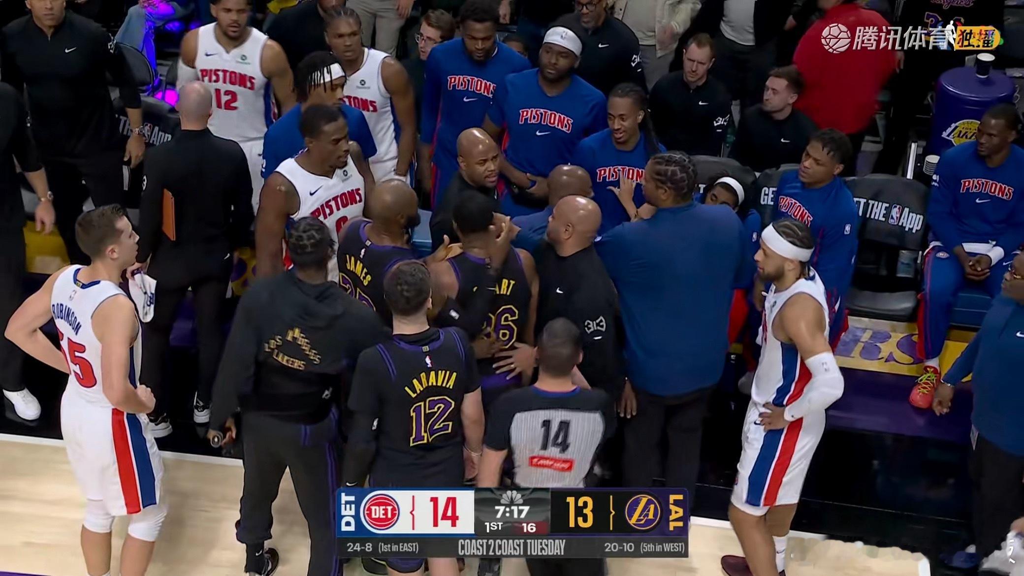 斯玛特被打到面部，与活塞替补席有些口角 