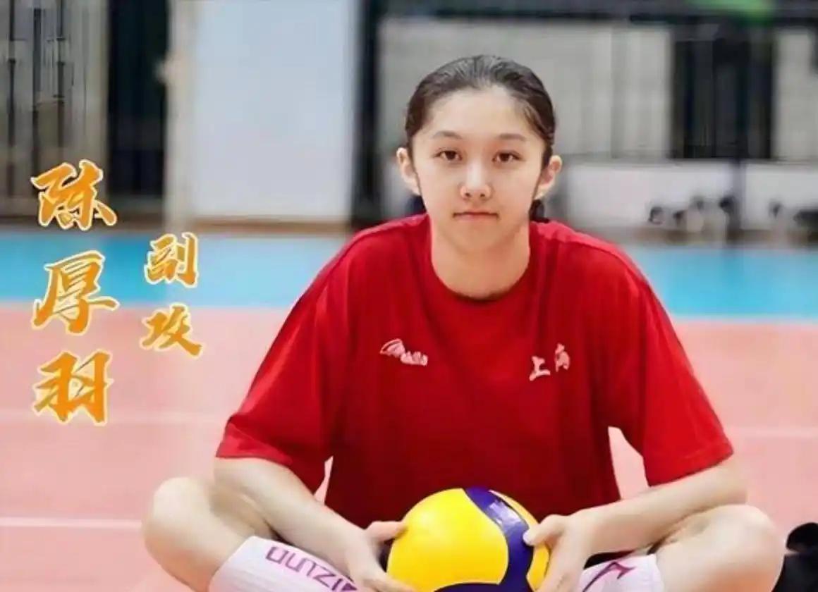 如果袁心玥不能回归的后，副攻线上搭档王媛媛的最佳人选应该是杨涵玉，因为杨涵钰有身