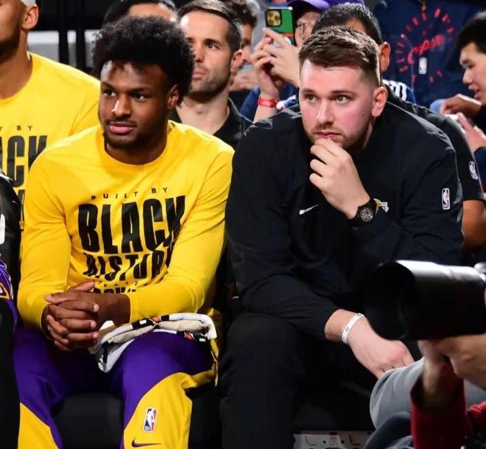 一个拿过NBA历史第三高薪的人，面对三个选项——莱昂纳多·迪卡普里奥、金·卡戴珊