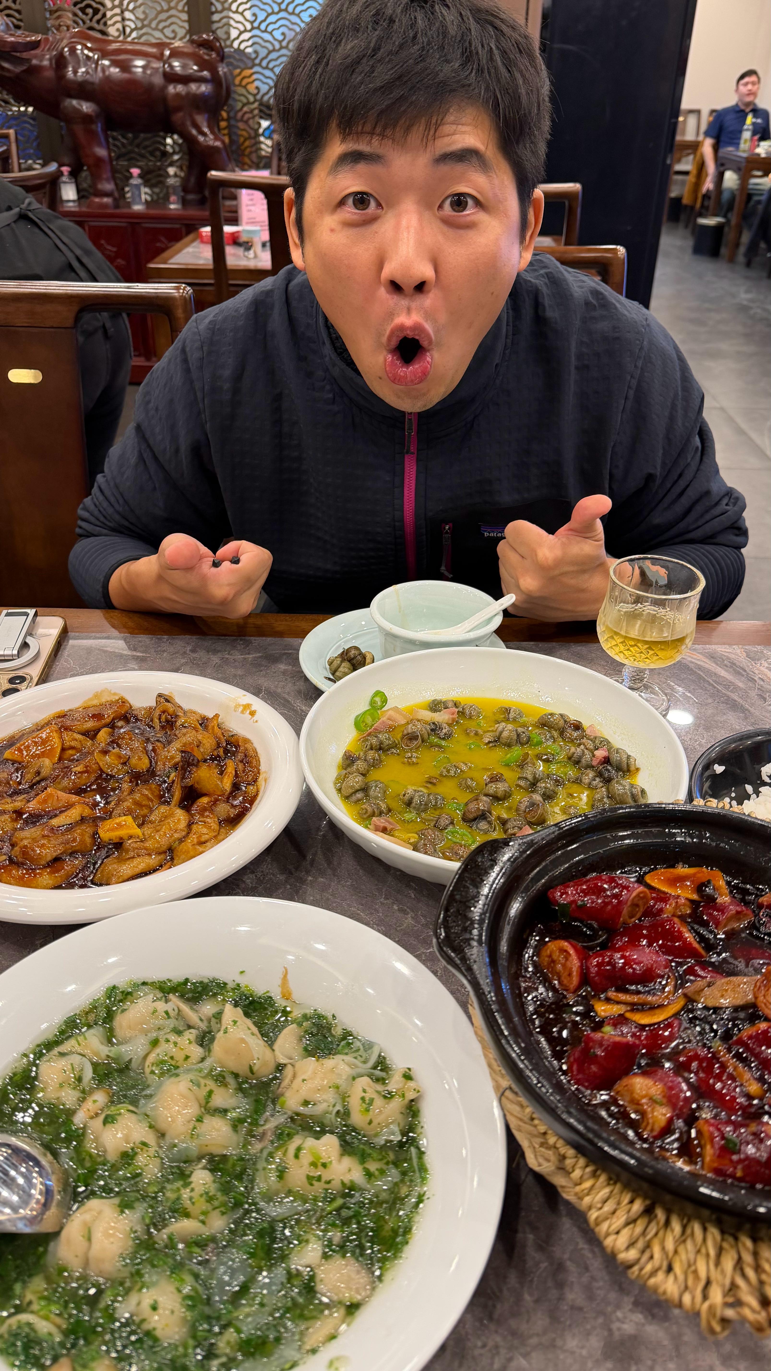 一度怀疑自己到了东北[允悲]无锡份量这么大的吗？这几个菜100出头  ​​​