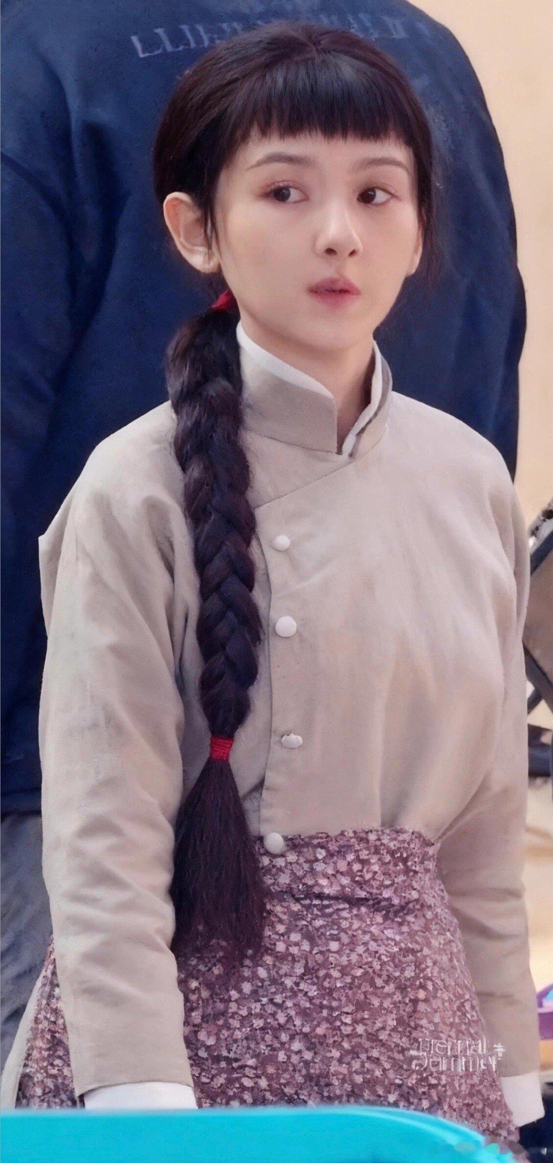 超级喜欢祖儿的这个造型呀，种田文年代文女主！追星的快乐就是平凡的生活中多了很多期