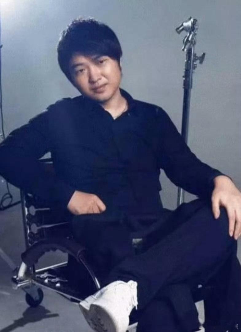国乐无双直播首播延期两个多小时，观众耐心守候。吴彤主动出面致歉，说明延迟只为打磨