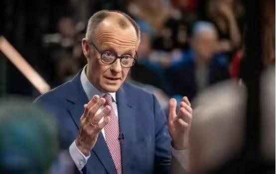 最近跟朋友唠起欧洲那点事儿，越说越觉得可惜，这欧洲啊，简直就是在错误的道上一路狂