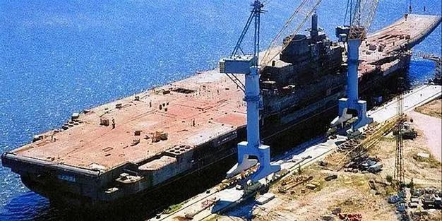 中国必须给10亿美元过路费，不然甭想从这过！1999年7月，正在由乌克兰运回中国
