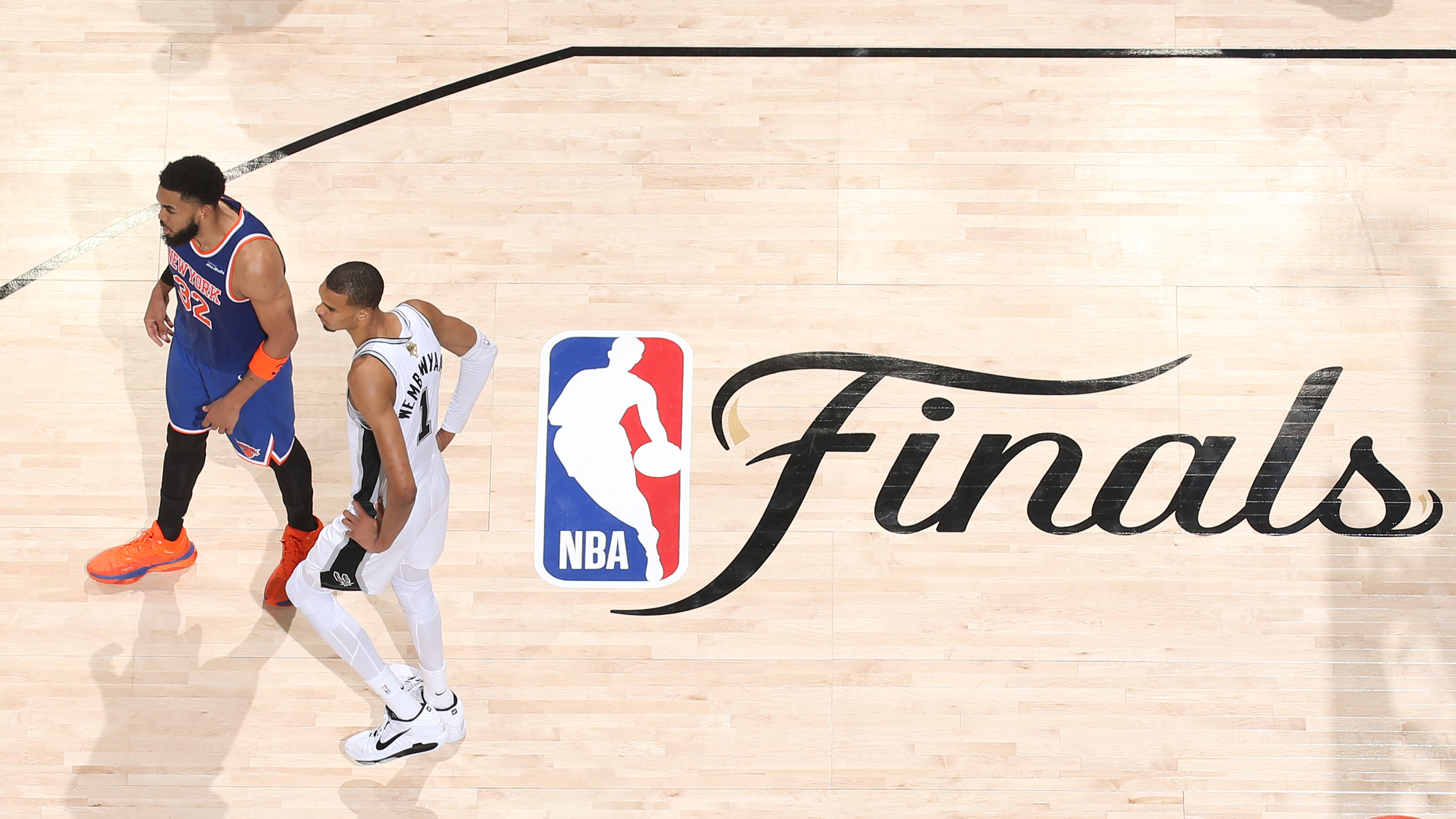 NBA Karl-Anthony Towns & Victor Wembanya